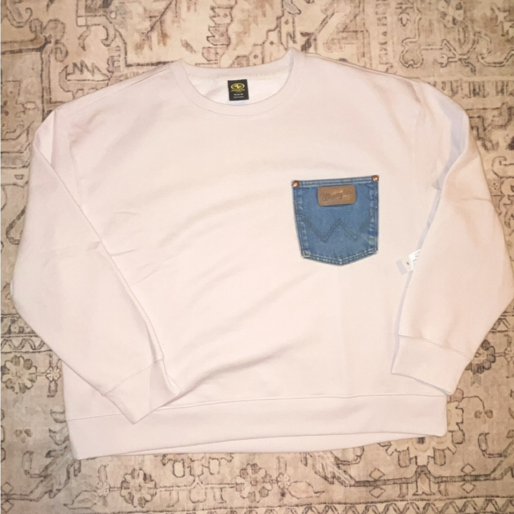 Cream sweatshirt with wrangler pocket